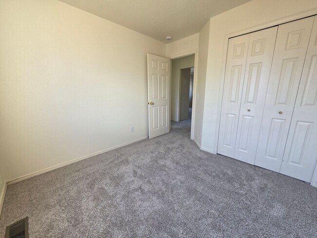 Building Photo - Gorgeous 4 Bed 4 bath Home In Wagon Trails!!