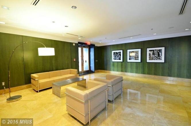 Lobby - 910 M St NW