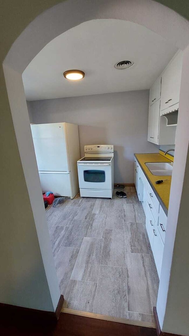 Building Photo - 2 bedroom 1 bath