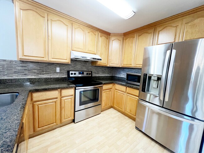 Primary Photo - 2452 W Bayshore Rd