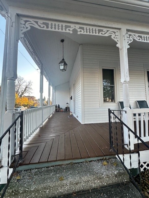 Building Photo - 227 E Walnut St