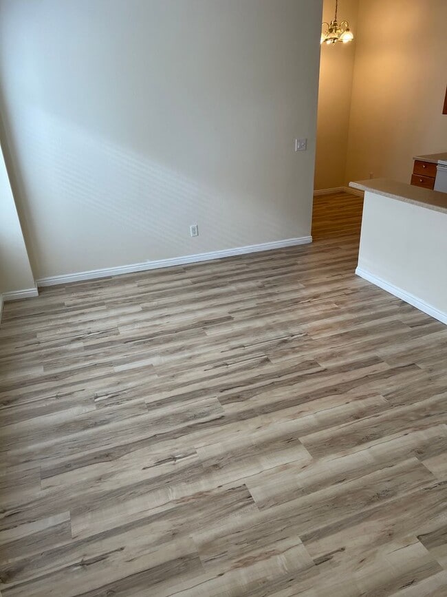 Building Photo - Holly St. - 1307/1309