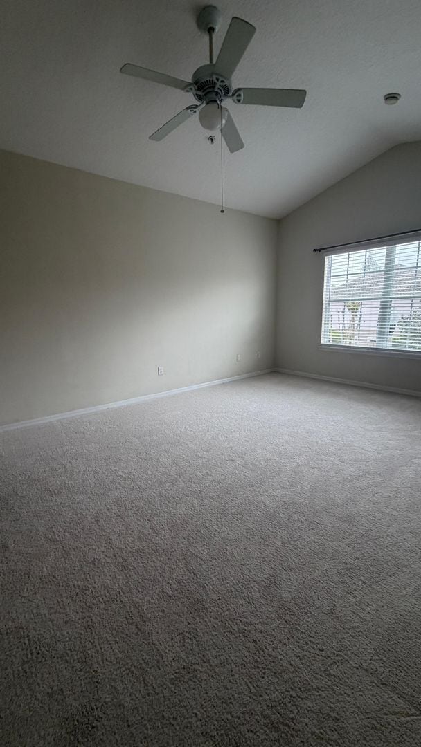 Building Photo - Beautiful 2 bed & 2.5 bath townhome