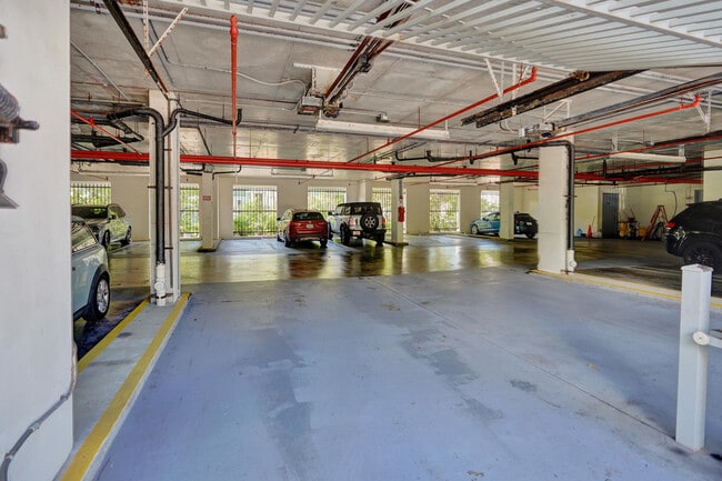 Building Photo - 365 SE 6th Ave