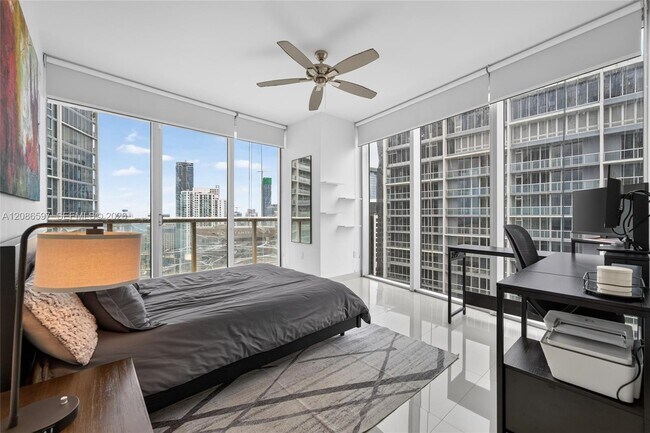 Building Photo - 475 Brickell Ave