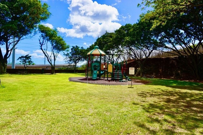 Building Photo - RENOVATED, PENTHOUSE VIEWS - Studio Unit i...