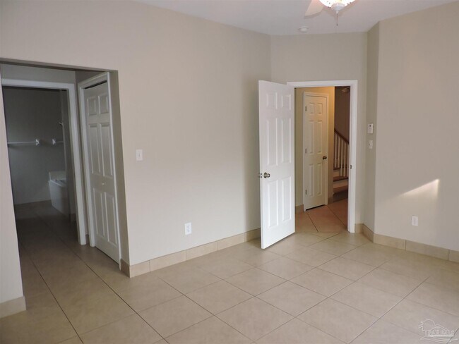 Building Photo - 6423 Lake Charlene Ln