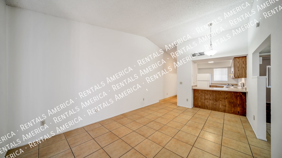 Building Photo - 1366 N Riverview Blvd