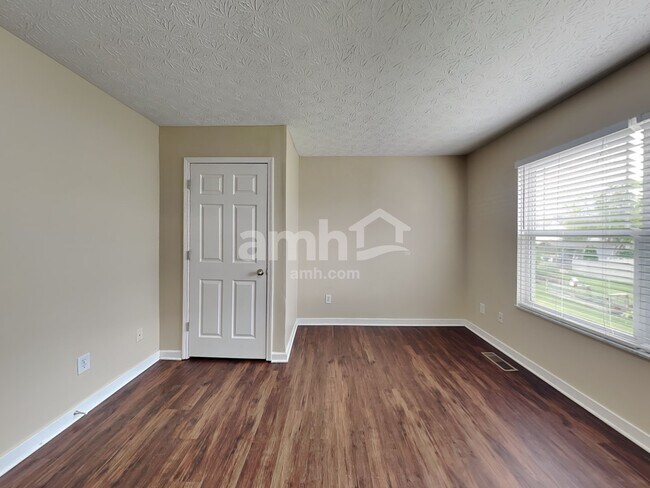 Building Photo - 1085 McCoy Dr