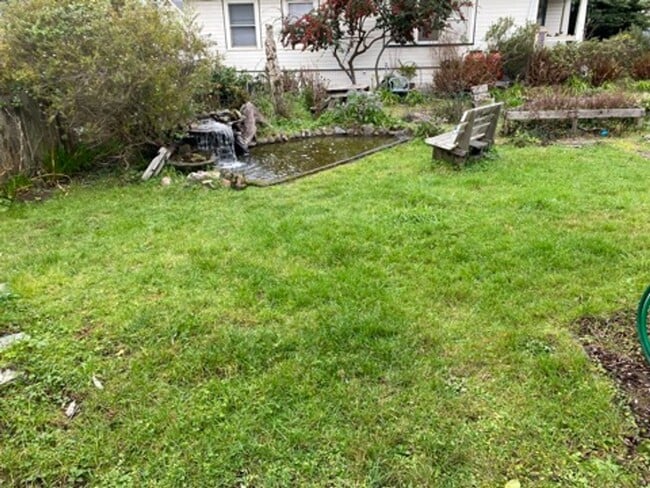 Building Photo - Spacious Craftsman Home