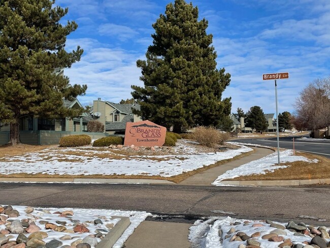 Building Photo - Charming 2BD Townhome with Detached Garage...