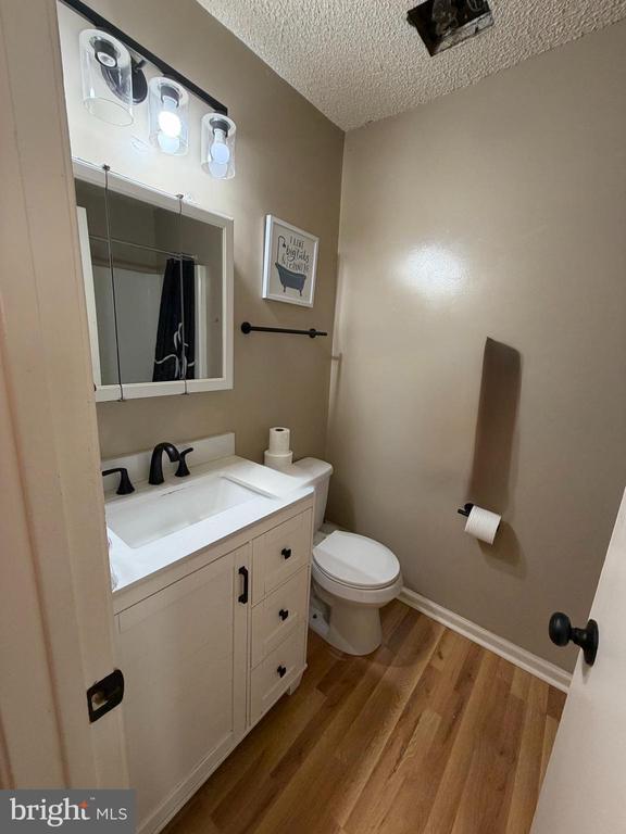 Building Photo - 218 Moore Dr