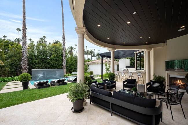 Building Photo - 517 N Camden Dr