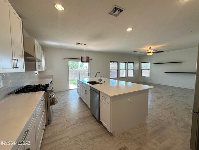 Building Photo - 1077 W Sea Star Dr