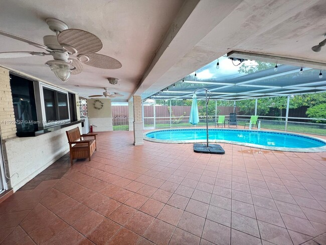 Building Photo - 2001 N 41st Ave