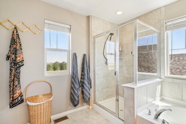 Building Photo - "Spacious 4-Bedroom Retreat with 2.5 Baths in Reunion!"