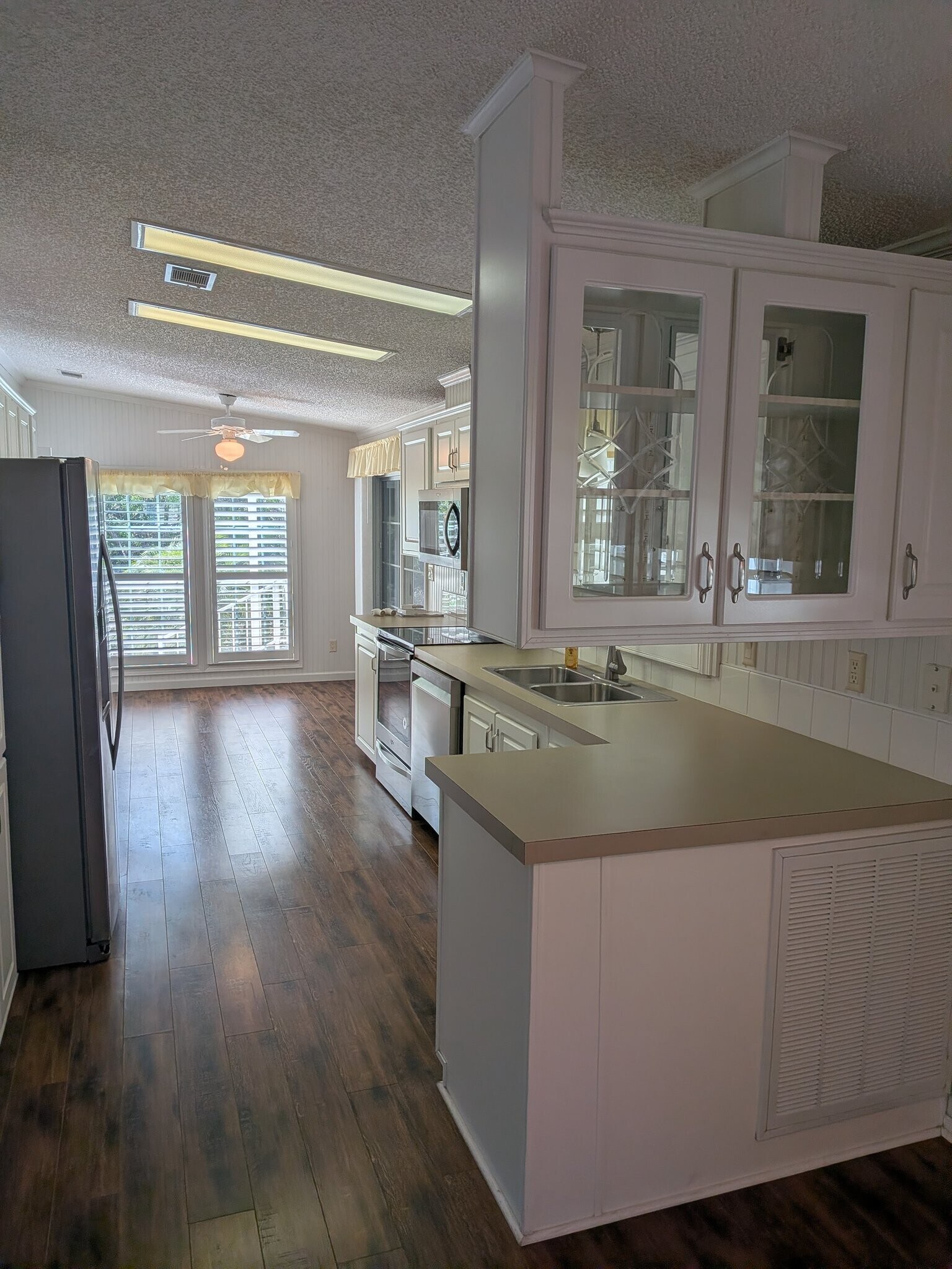 Building Photo - 215 Tiger Lilly Dr