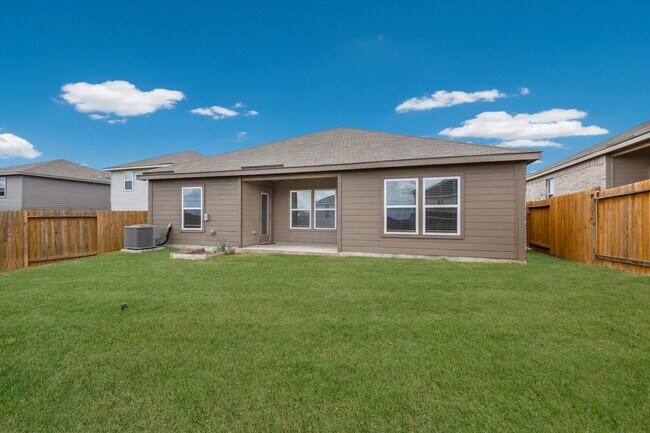 Building Photo - Stunning 4 bedrooms 2 baths single-story h...