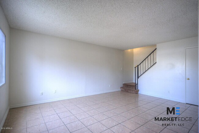 Building Photo - 2Bed/1Bath House at 48th/Broadway! JOIN TH...
