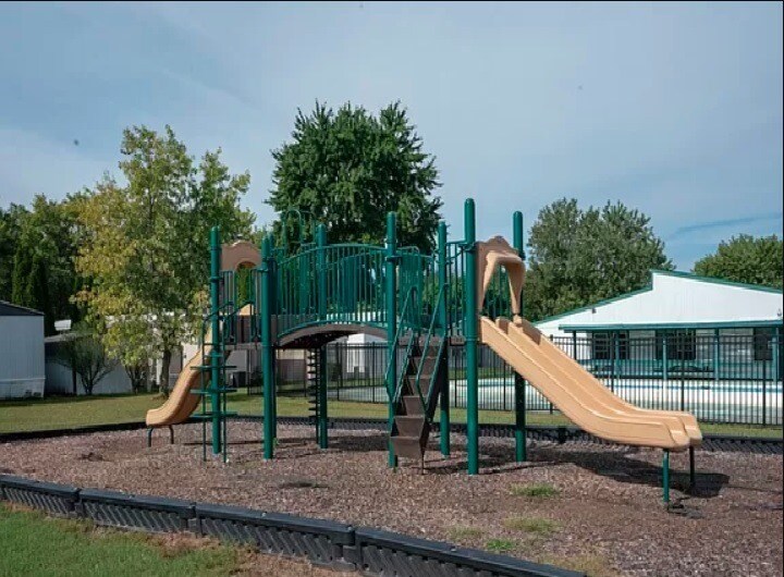 Building Photo - 2304 Wellington Green Dr