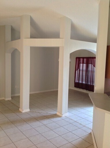 Building Photo - Close to I-4 Nice 3 Bedroom 2 Bath Call Ca...