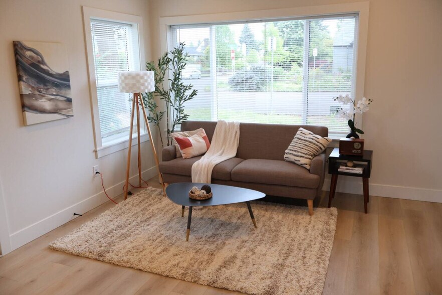 Building Photo - 204 E 35th St