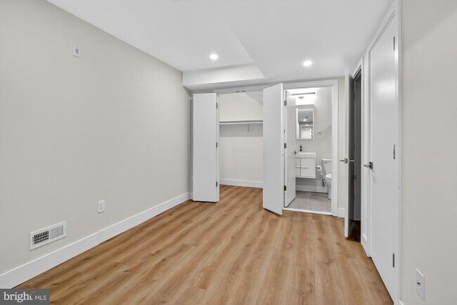 Building Photo - 1702 Point Breeze Ave