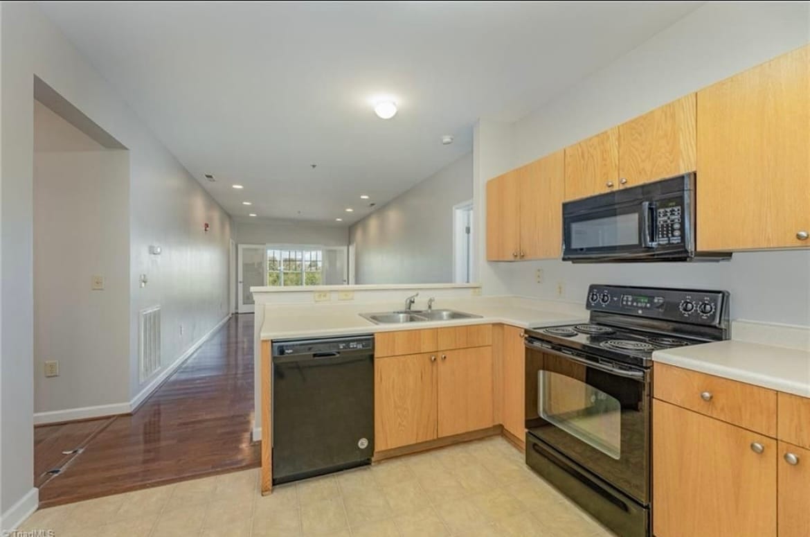 Building Photo - 102 Campus Walk Trl