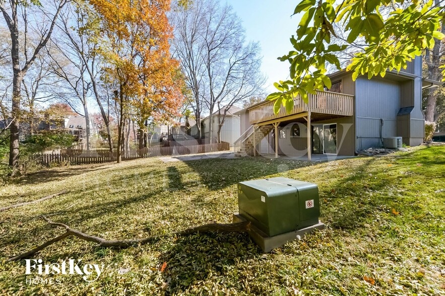 Building Photo - 1018 NE Trailwood Dr