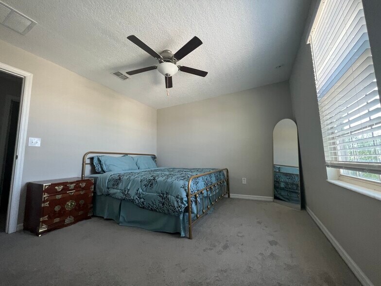 Upstairs bedroom #2 - 352 Argyll Dr
