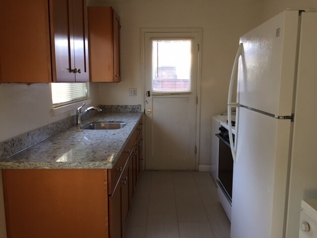 kitchen - 3133 Alma St