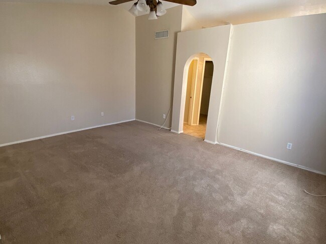 Building Photo - 3 Bedroom 2.5 Bathroom with a Pool in Gard...