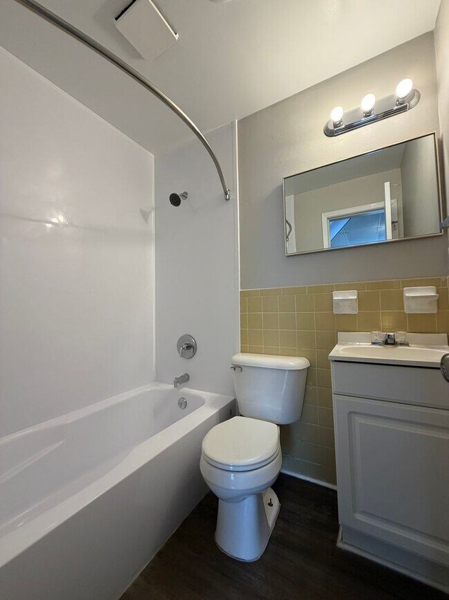 Building Photo - 1307 Forest Ave