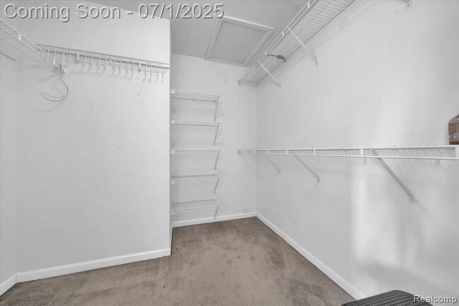 Building Photo - 2565 River Woods Dr N