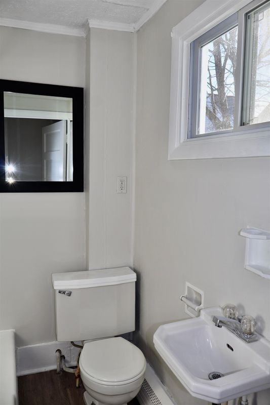 Building Photo - 39 Mead, 1