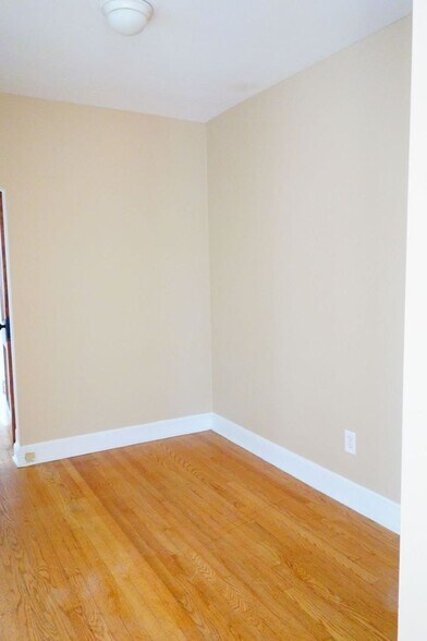 Building Photo - 8408 Greenwood Ave