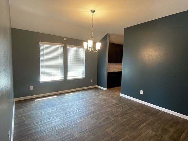 Building Photo - 1403 Mateer Manor Ct