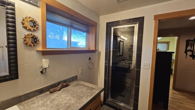 Building Photo - Losleben- House with large yard fully furnished Available Nov 1st - May 31st