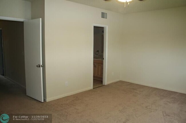 Building Photo - 4733 NW 90th Ave
