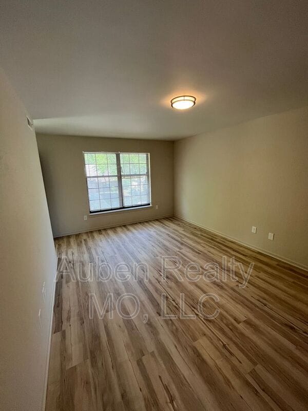 Building Photo - 3306 NW Mill Dr