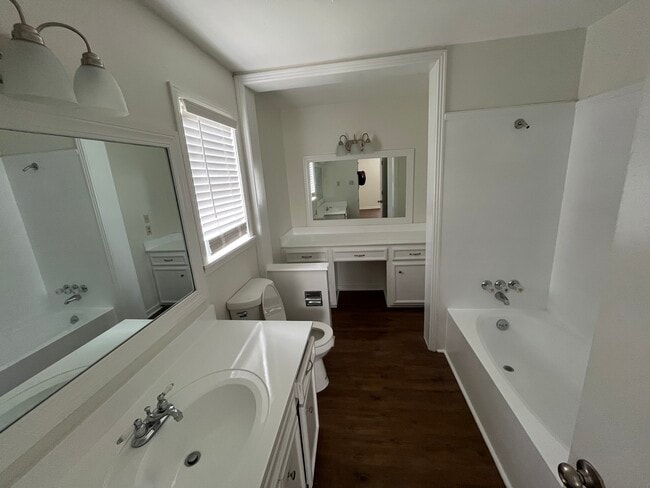 Building Photo - 1375 Riverwood Dr