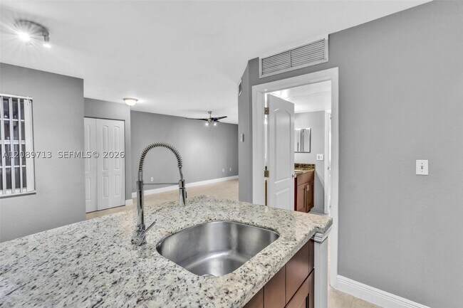Building Photo - 2811 N Oakland Forest Dr