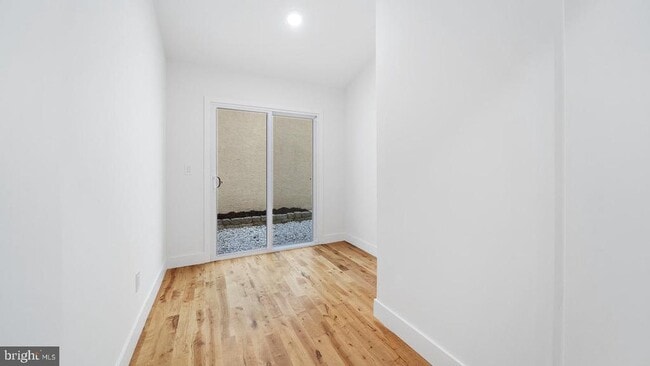 Building Photo - 512 S 4th St