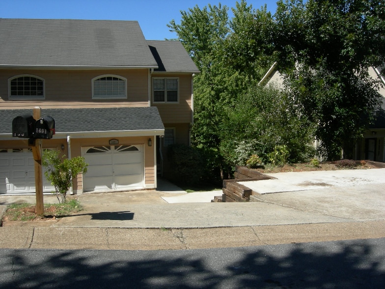 Building Photo - 1691 Paddlewheel Dr NE