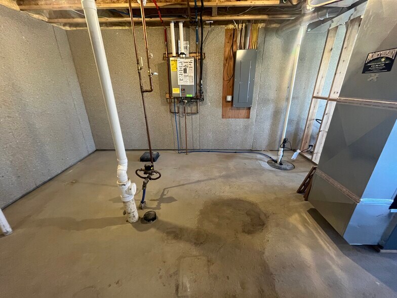 Building Photo - 3865 Elm Ridge Dr