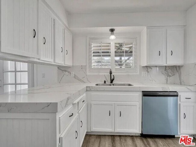 Building Photo - 28040 Ermine Pl