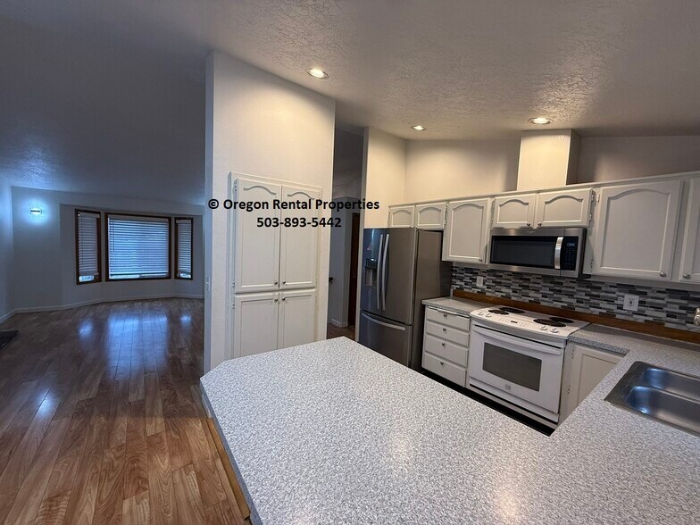 Building Photo - 12802 SE Main St