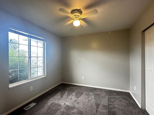 Building Photo - Great Home Available in Lehi!