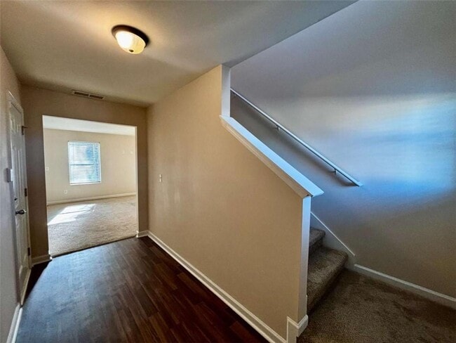 Building Photo - 637 Carlton Pointe Dr