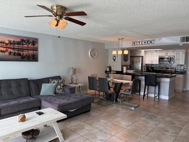Building Photo - 5009 Laguna Bay Cir